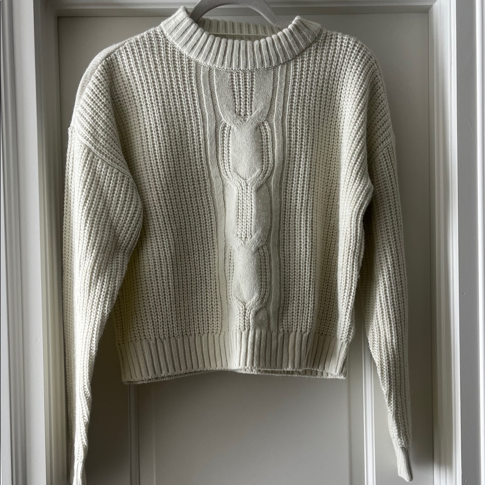 WHITE CABLE KNIT SWEATER